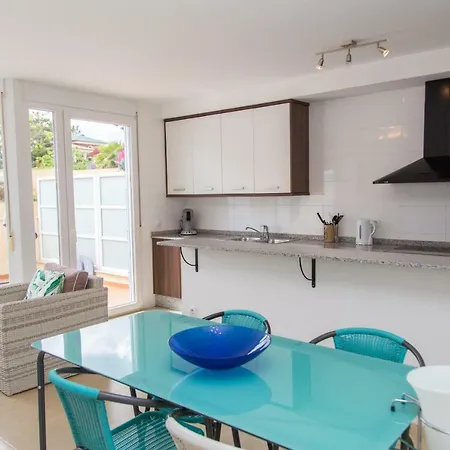 펜션 Townhouse Near Marina